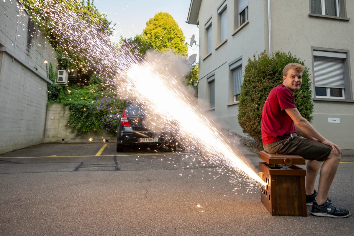 Es ist Pyrotechnik in einem Test zu sehen.